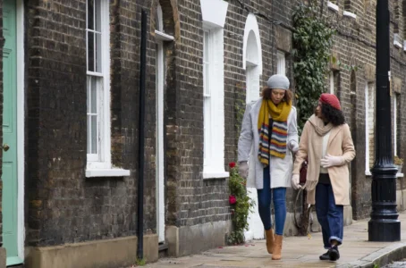 Women walking on the streets of Charleston in winter.